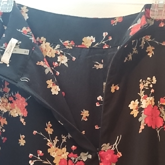 Soprano Black Floral Maxi Skirt - Picture 9 of 12